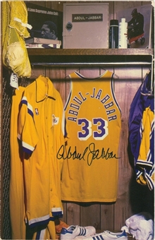1988-89 Kareem Abdul-Jabbar Signed Los Angeles Lakers Media Guide (Abdul-Jabbar LOA)